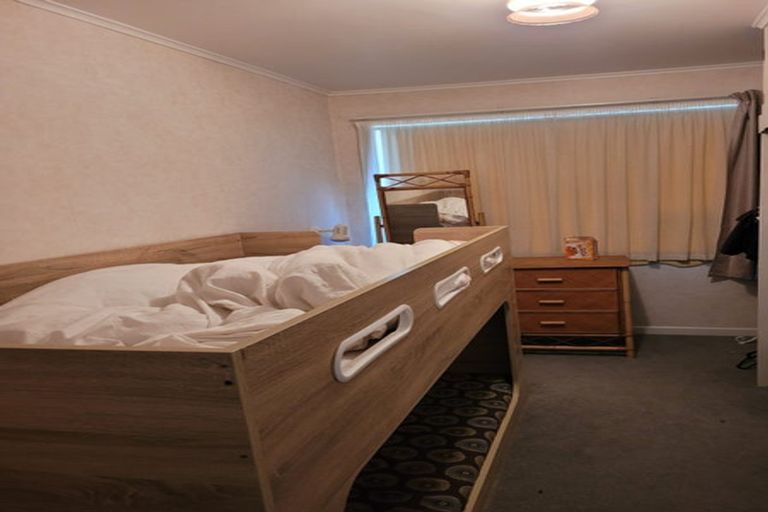 Photo of property in 15 Tiki Street, New Lynn, Auckland, 0600