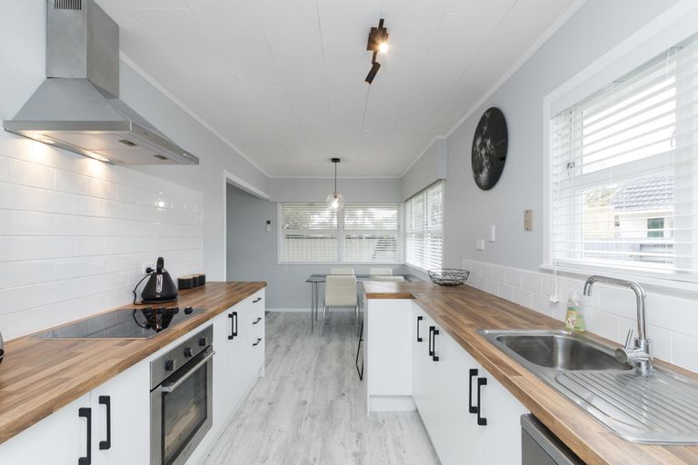 Photo of property in 26 Apollo Parade, Milson, Palmerston North, 4414