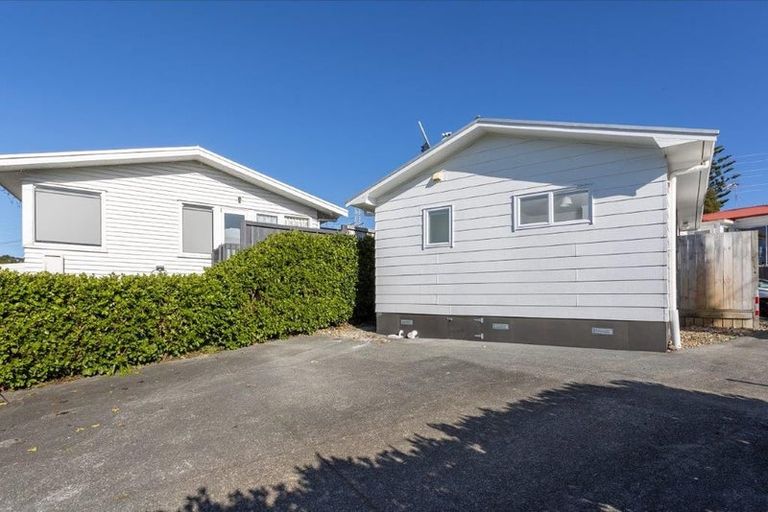 Photo of property in 126 Archibald Road, Kelston, Auckland, 0602
