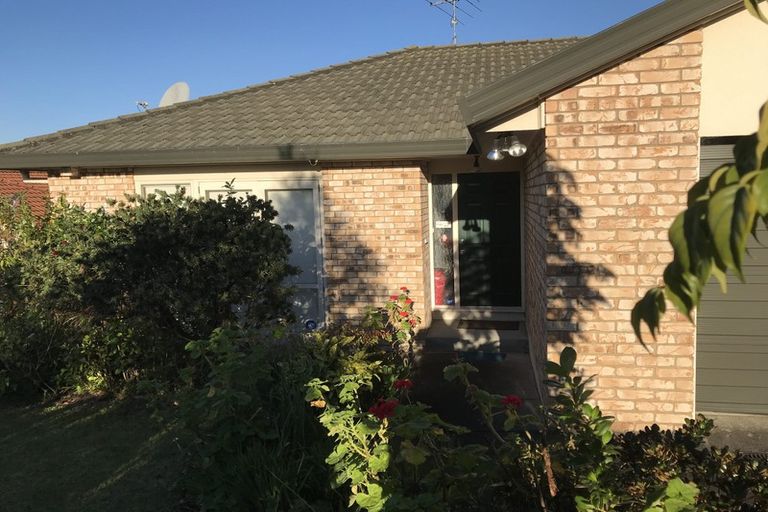 Photo of property in 104 Harmel Road, Glendene, Auckland, 0602