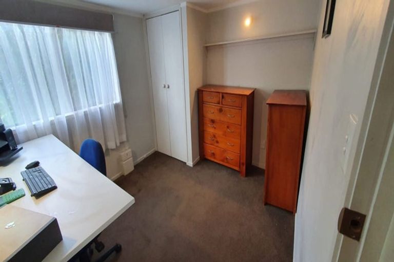 Photo of property in 2/34 Valley View Road, Glenfield, Auckland, 0629