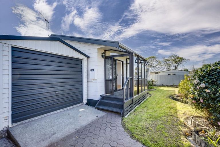 Photo of property in 2/32 Spriggs Crescent, Greenmeadows, Napier, 4112
