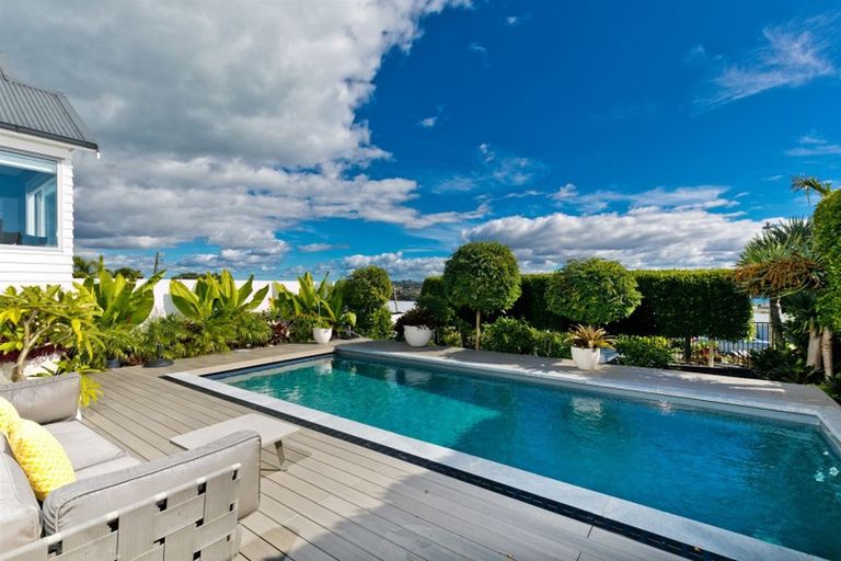 Photo of property in 63 Tiri Road, Manly, Whangaparaoa, 0930