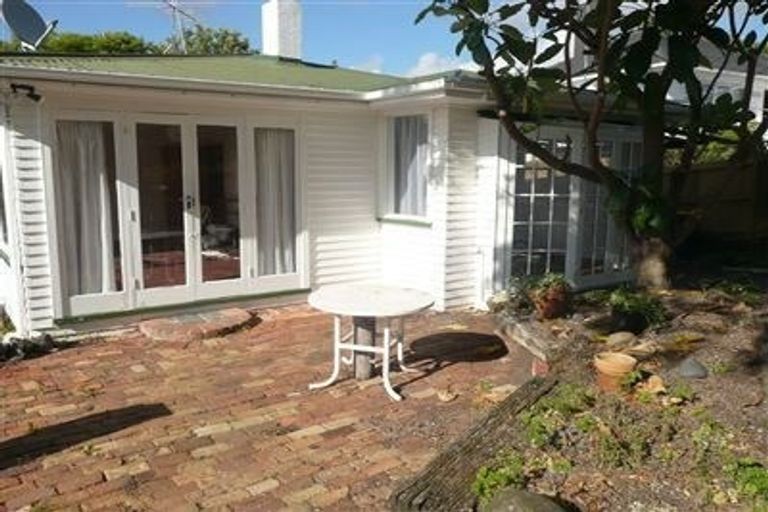 Photo of property in 4 Bevyn Street, Castor Bay, Auckland, 0620