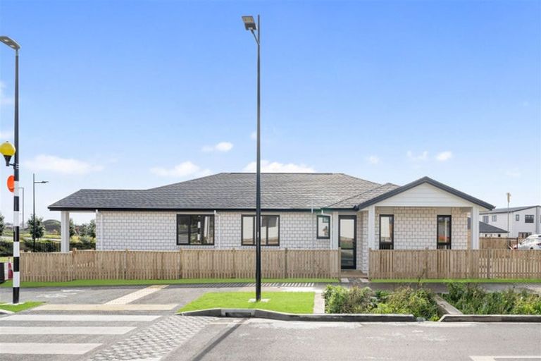 Photo of property in 10 Rorotu Avenue, Karaka, Papakura, 2113