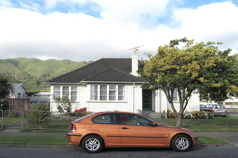 Photo of property in 3 Strand Crescent, Naenae, Lower Hutt, 5011