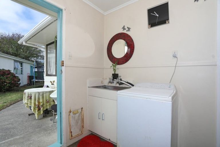 Photo of property in 17 Alexandra Street, Marton, 4710