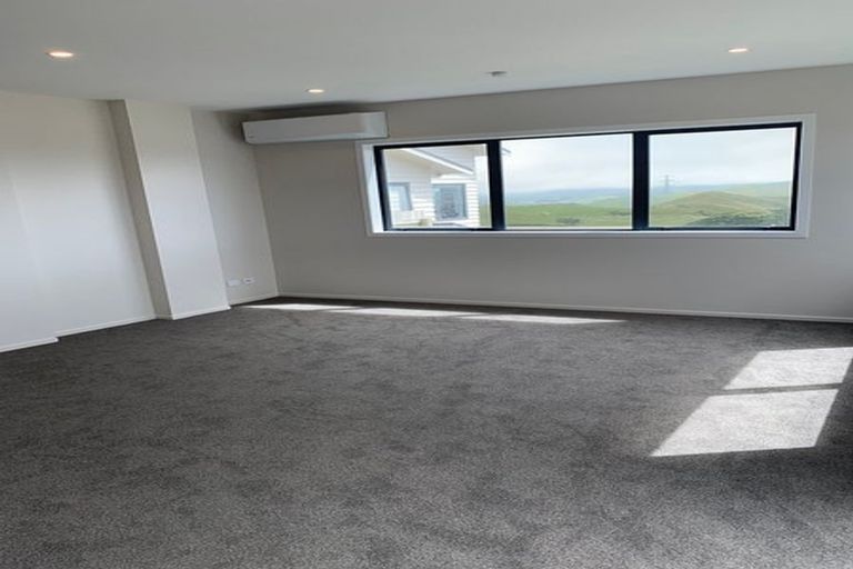 Photo of property in 9 Comber Place, Johnsonville, Wellington, 6037