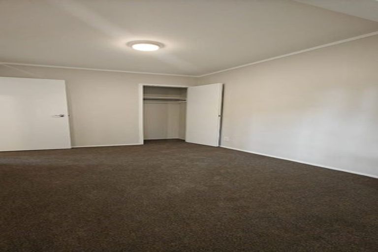 Photo of property in 1/4 Mahuta Grove, Northcote, Auckland, 0627