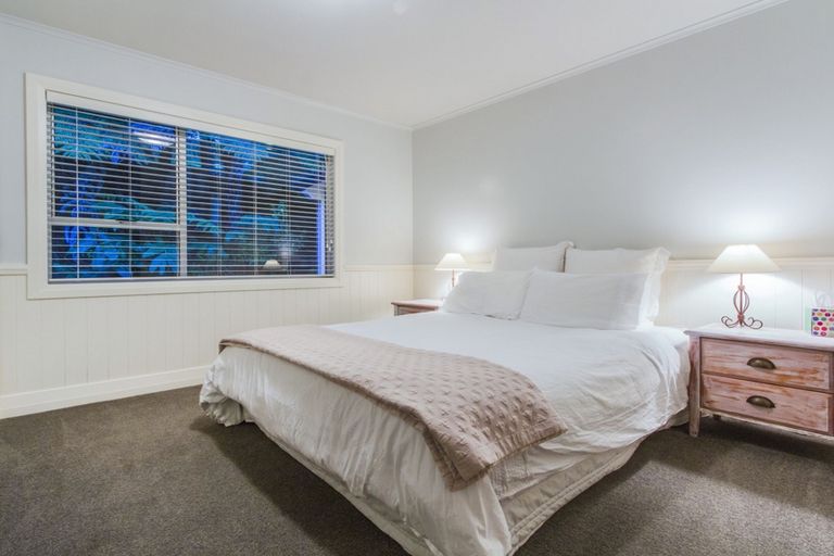 Photo of property in 146 Laingholm Drive, Laingholm, Auckland, 0604