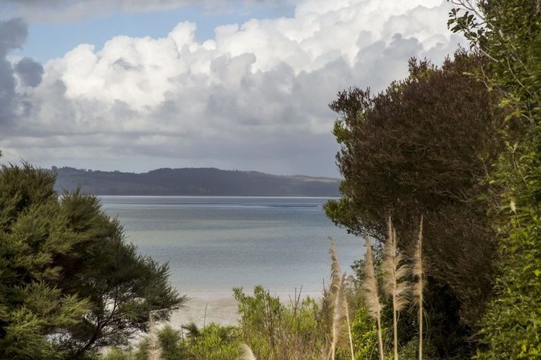 Photo of property in 74 Omana Avenue, Shelly Beach, Helensville, 0874