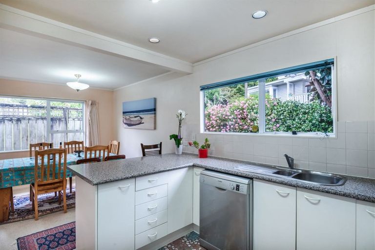 Photo of property in 2/6 Marsh Avenue, Forrest Hill, Auckland, 0620