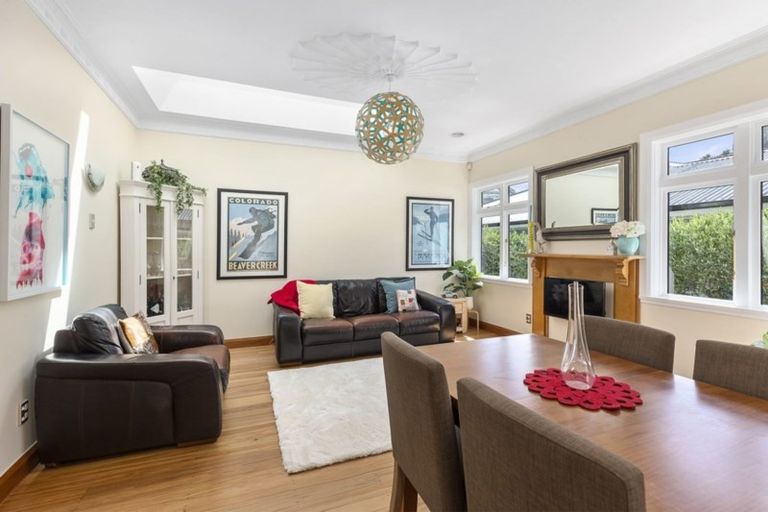 Photo of property in 21 Cavendish Square, Strathmore Park, Wellington, 6022