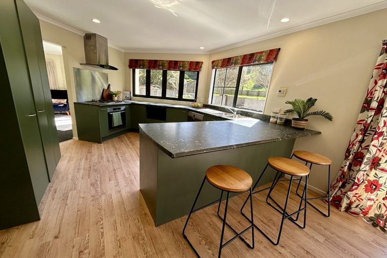 Photo of property in 13 Kilkelly Close, Tawa, Wellington, 5028