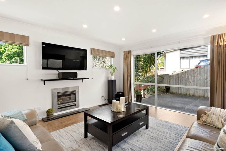 Photo of property in 687a Beach Road, Rothesay Bay, Auckland, 0630