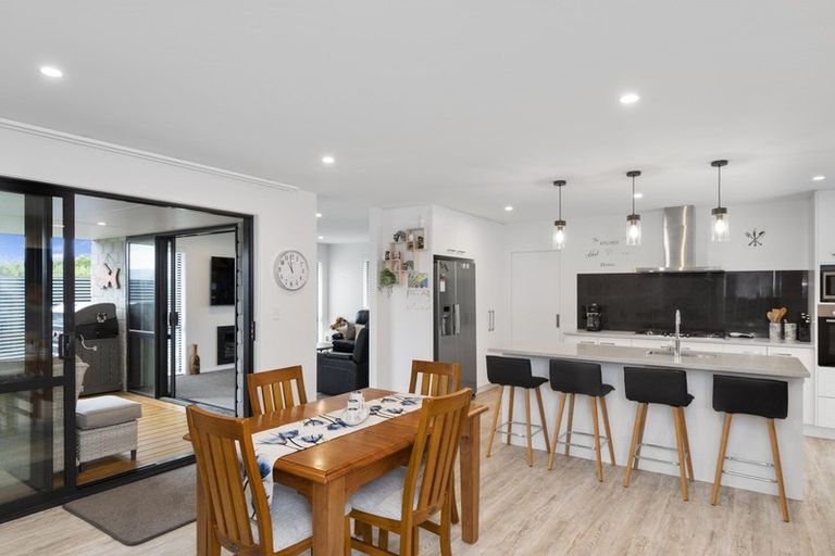 Photo of property in 15 Anglers Way, Omokoroa, 3114