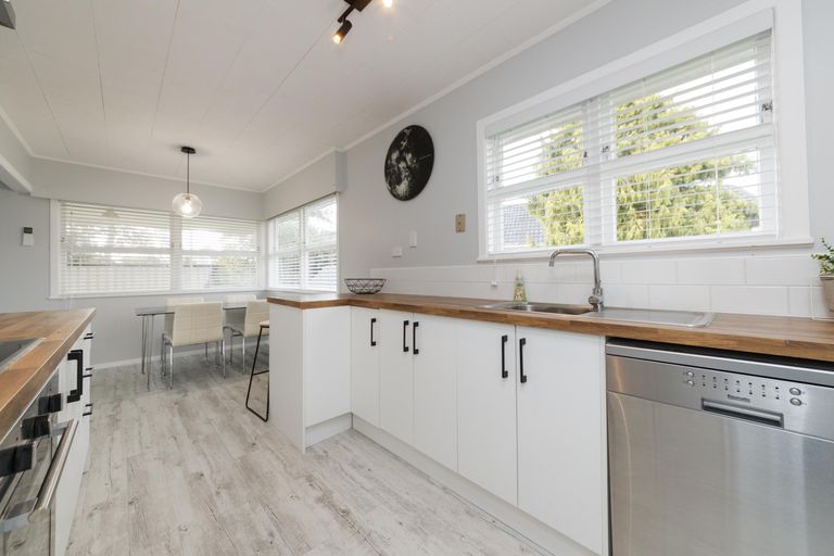 Photo of property in 26 Apollo Parade, Milson, Palmerston North, 4414