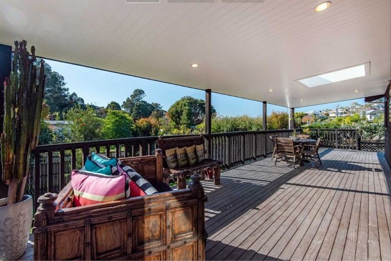 Photo of property in 2/1 Mayfair Crescent, Mairangi Bay, Auckland, 0630