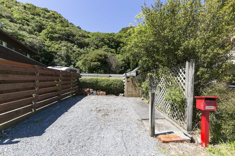 Photo of property in 18 Parsons Glen, Karori, Wellington, 6012