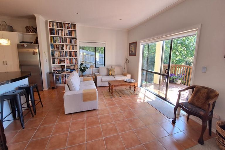 Photo of property in 44 Parkwood Crescent, Gulf Harbour, Whangaparaoa, 0930