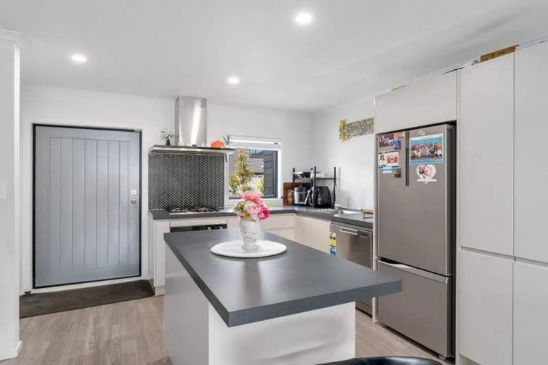 Photo of property in 19/9 Surrey Street, Tawa, Wellington, 5028