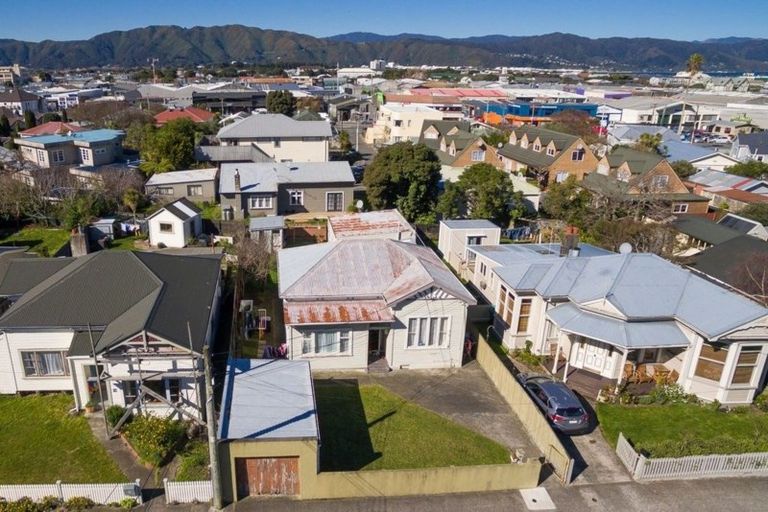 Photo of property in 16 Riddlers Crescent, Petone, Lower Hutt, 5012