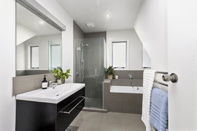 Photo of property in 4 Pinnacle Street, Seatoun, Wellington, 6022