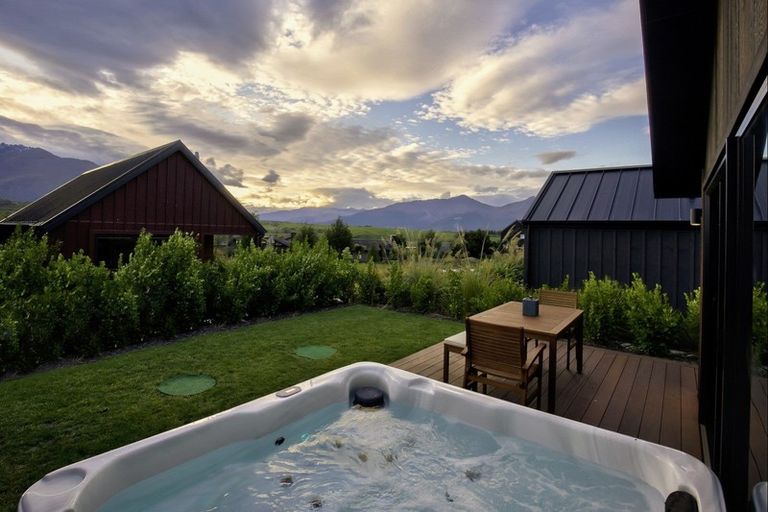 Photo of property in 28 Mcadam Drive, Jacks Point, Queenstown, 9371
