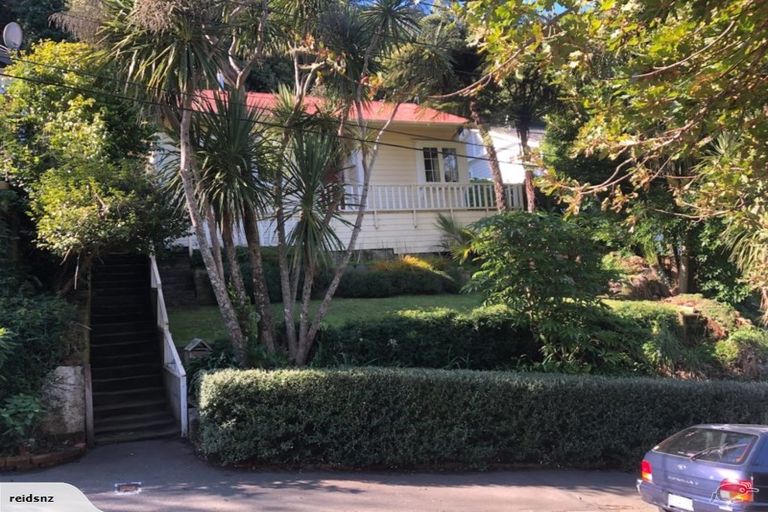 Photo of property in 12 Governor Road, Northland, Wellington, 6012