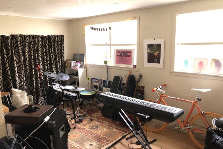 Photo of property in 25 Lake Road, Northcote, Auckland, 0627