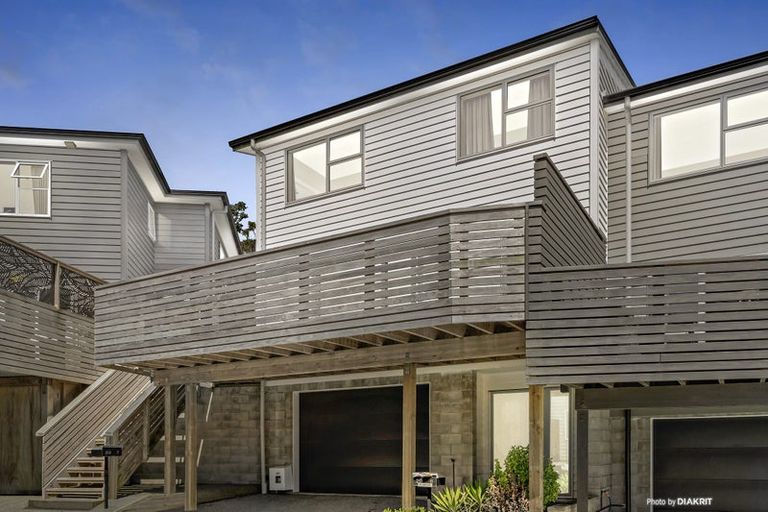 Photo of property in 6/20 Glanmire Road, Newlands, Wellington, 6037