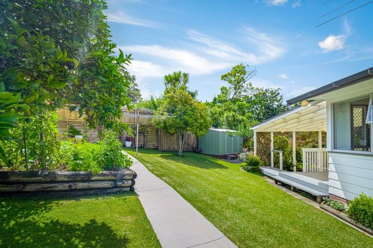 Photo of property in 37 Fitzwater Place, Henderson, Auckland, 0612