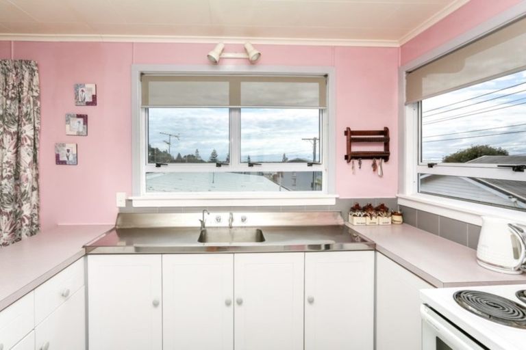 Photo of property in 37b Breakwater Road, Moturoa, New Plymouth, 4310