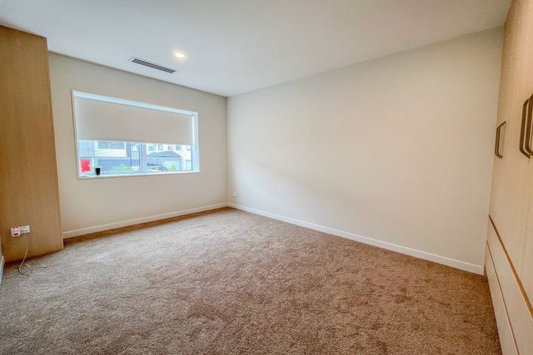 Photo of property in 33 Riroriro Road, Hobsonville, Auckland, 0616