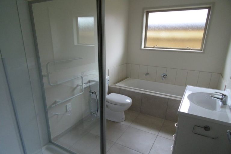 Photo of property in 20 Anna Lane, Glen Eden, Auckland, 0602