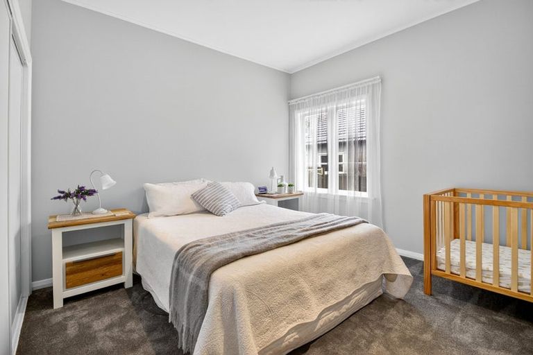 Photo of property in 102 Walmer Road, Point Chevalier, Auckland, 1022