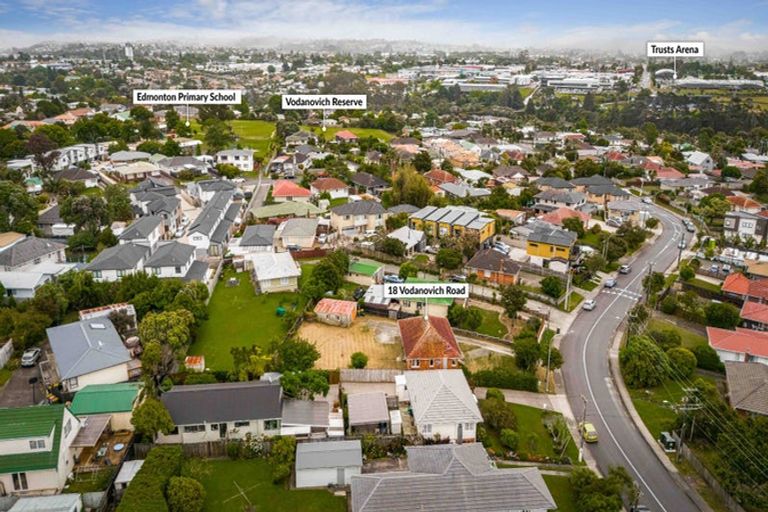 Photo of property in 18 Vodanovich Road, Te Atatu South, Auckland, 0610