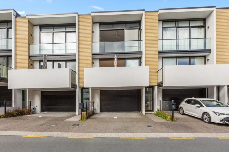 Photo of property in 5 Jean Caldwell Way, Island Bay, Wellington, 6023