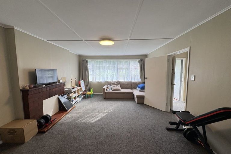 Photo of property in 92 Kowhai Street, Naenae, Lower Hutt, 5011