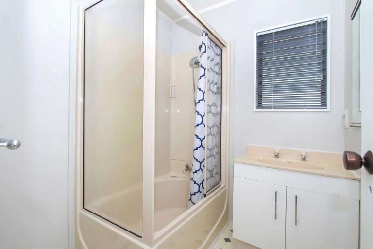 Photo of property in 2/332 Whangaparaoa Road, Stanmore Bay, Whangaparaoa, 0932