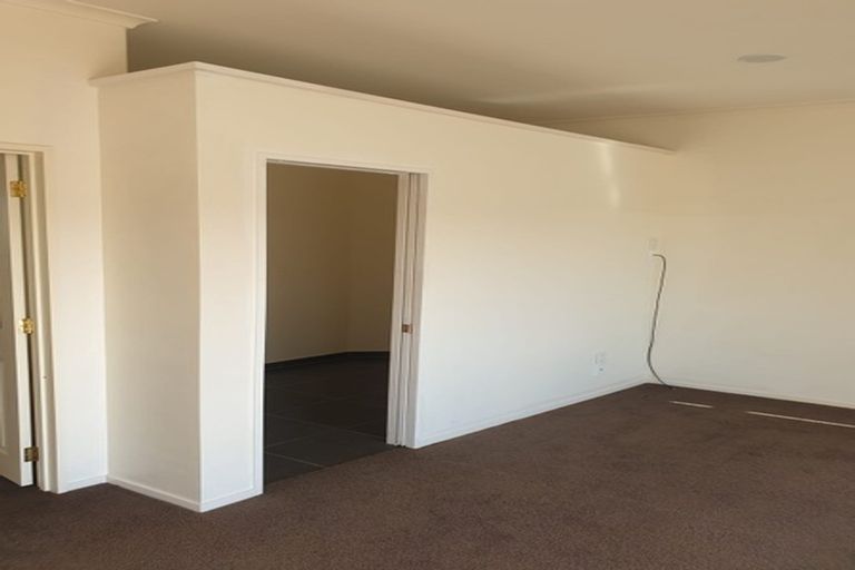 Photo of property in 92 Whangaparaoa Road, Red Beach, 0932