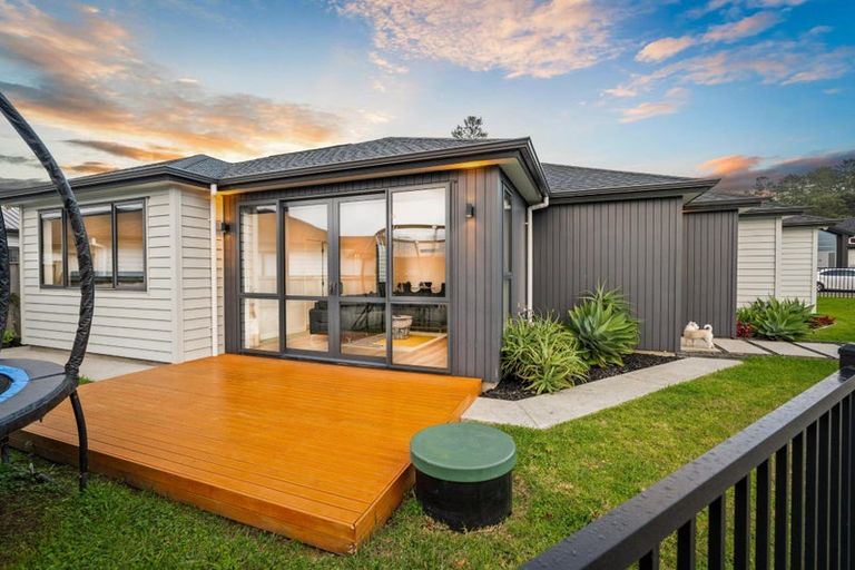 Photo of property in 5 Konoba Avenue, Kumeu, 0810