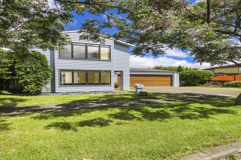 Photo of property in 29 Vinograd Drive, Te Atatu Peninsula, Auckland, 0610