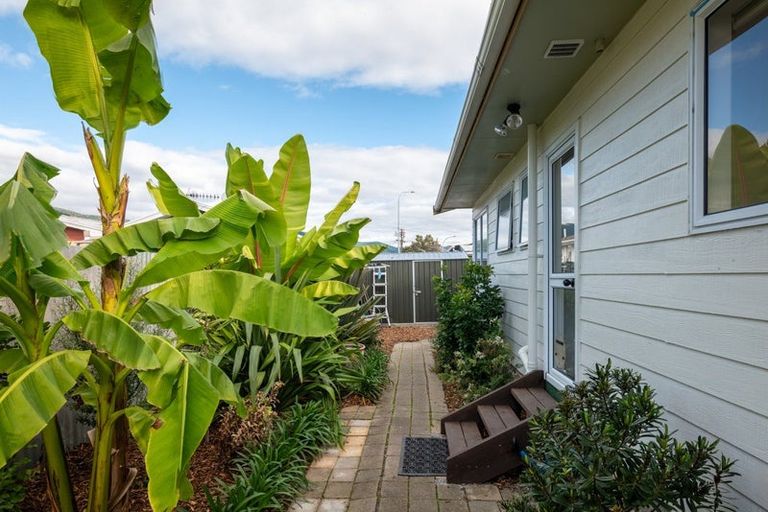 Photo of property in 2/16 Parkers Road, Tahunanui, Nelson, 7011