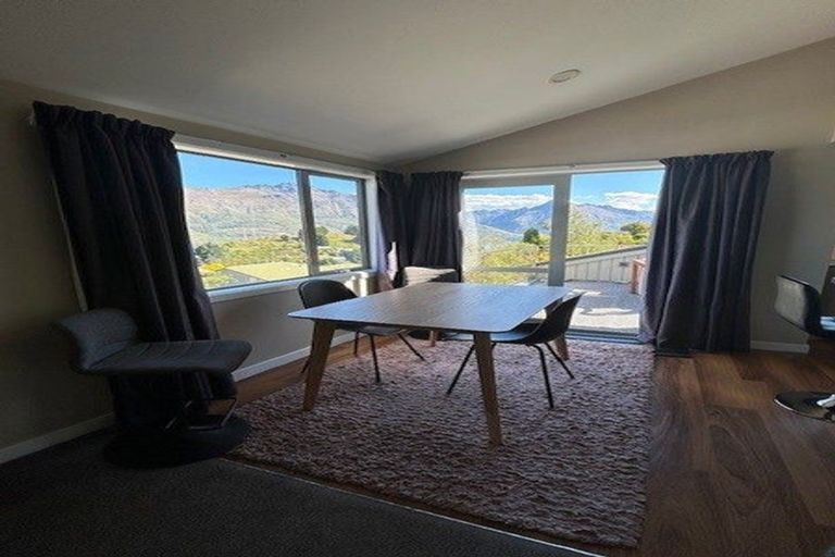 Photo of property in 38 Greenstone Place, Fernhill, Queenstown, 9300