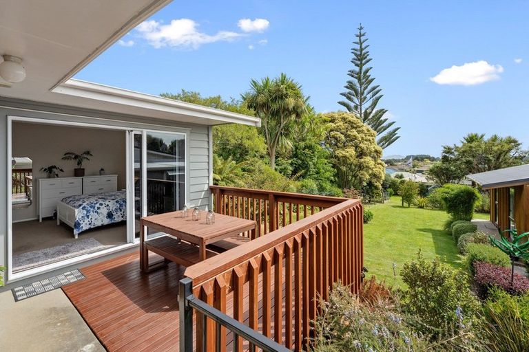 Photo of property in 10 Matenga Street, Waikanae, 5036