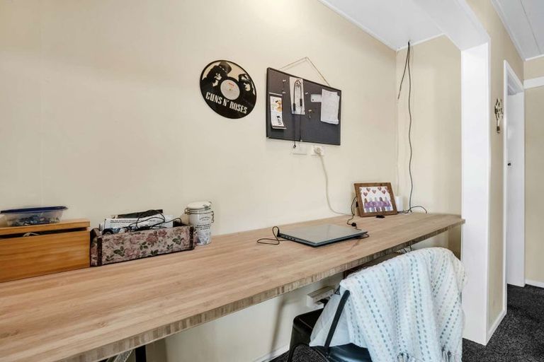 Photo of property in 37 Kawaha Point Road, Fairy Springs, Rotorua, 3015