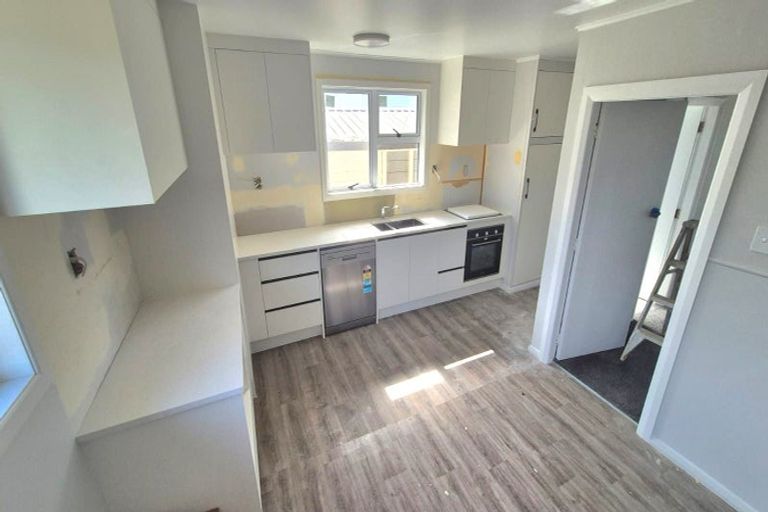 Photo of property in 20 Farnborough Crescent, Mangere, Auckland, 2022