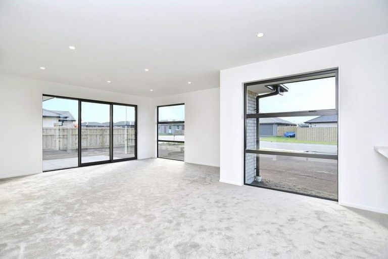 Photo of property in 16 Grey View Grove, Rangiora, 7400