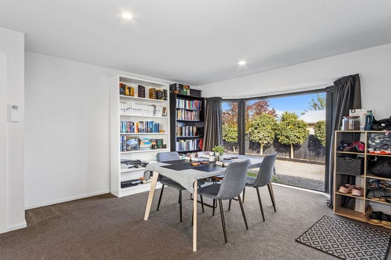 Photo of property in 27 Momorangi Crescent, Redwood, Christchurch, 8051